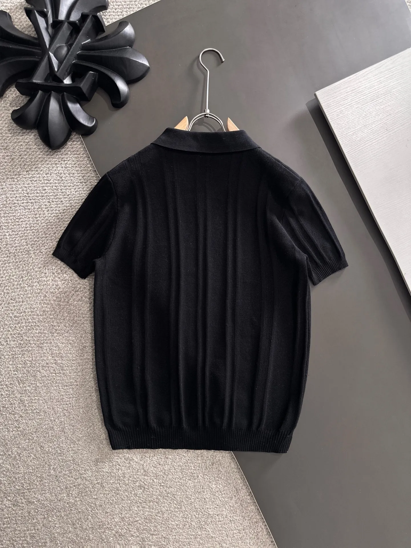 Next day shipment LP high quality Loro Piana 26ss New Arrival men's short-sleeved T-shirt Made of combed cotton yarn knitted cotton fabric, no pressure when entering and exiting the counter Exclusive control of raw materials It feels substantial when weighed, and the upper body is more textured than ordinary T-shirts. This texture can cope with the weather easily and is suitable for both hot and cold! Loose fit design, looks noble. The only correct version is available Size: M to XXXL